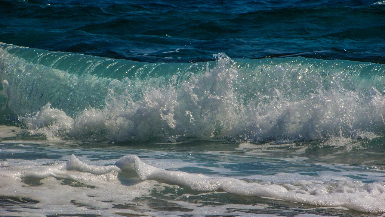 wave smashing sea free photo