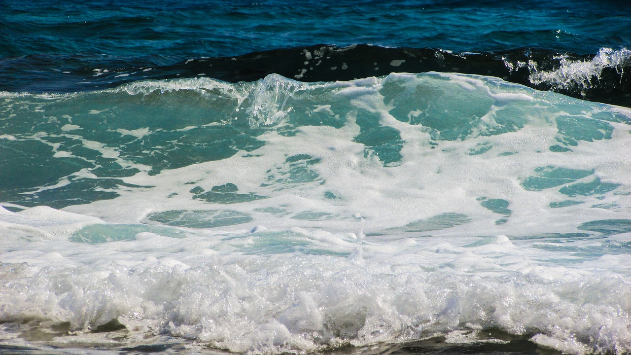 wave smashing sea free photo