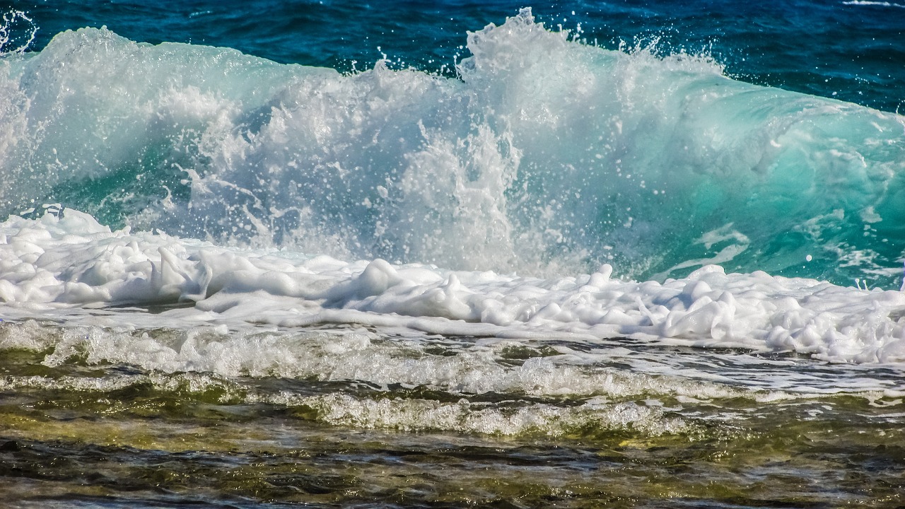 wave smashing sea free photo