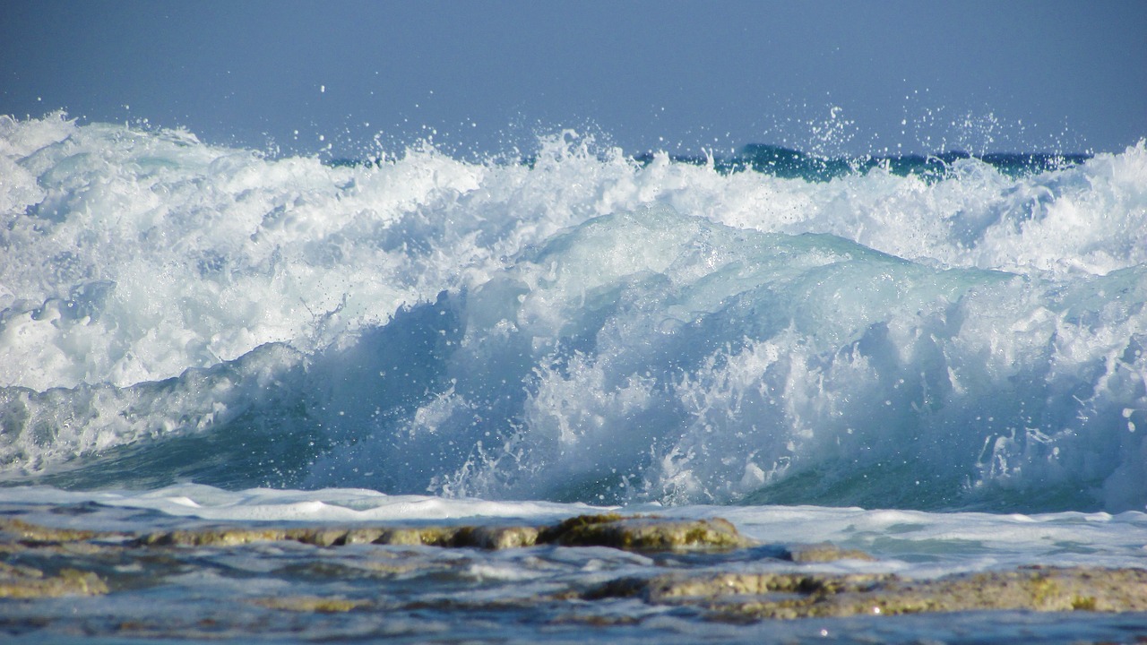 wave smashing sea free photo