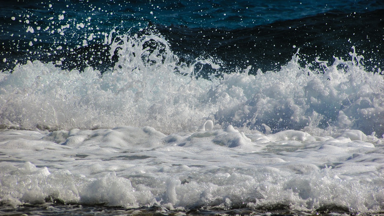 wave smashing sea free photo