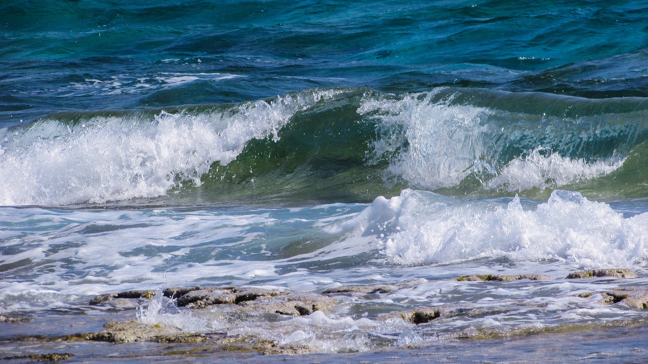 wave smashing sea free photo