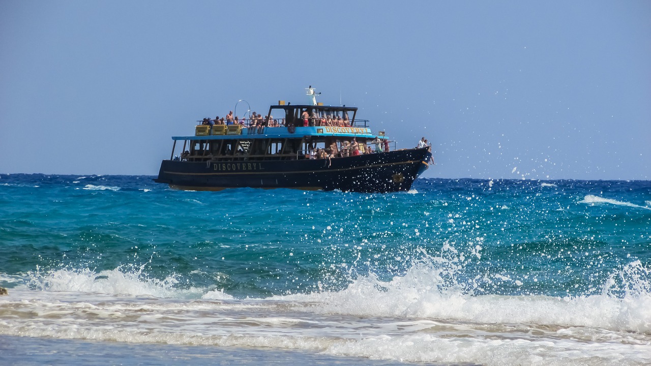 wave sea boat free photo