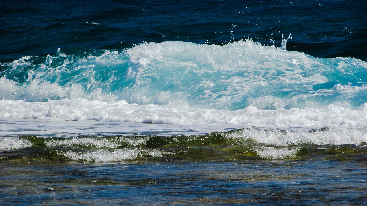 wave smashing sea free photo