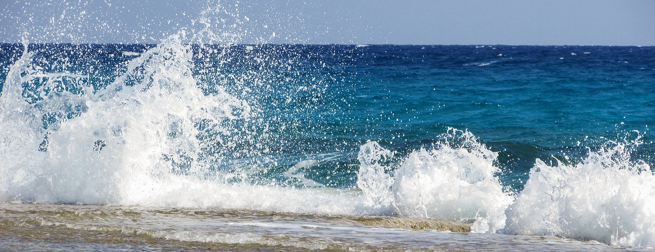 wave smashing sea free photo