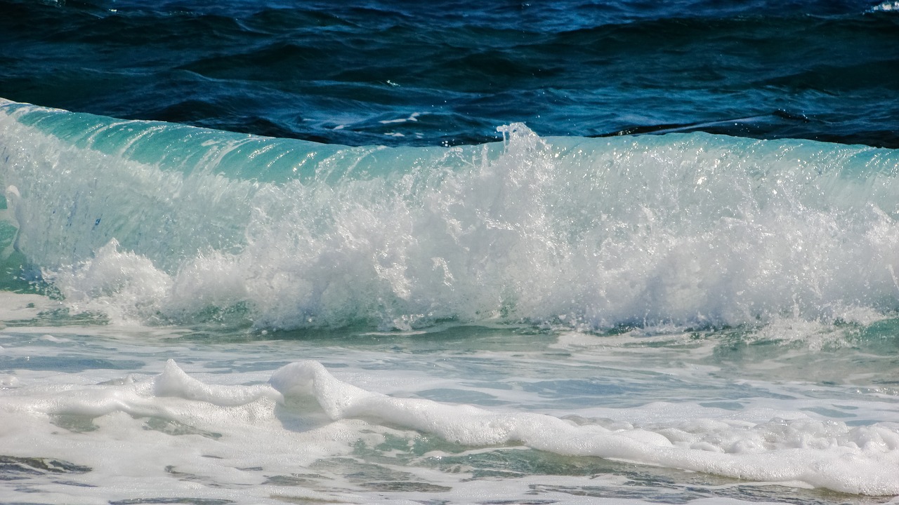 wave smashing sea free photo