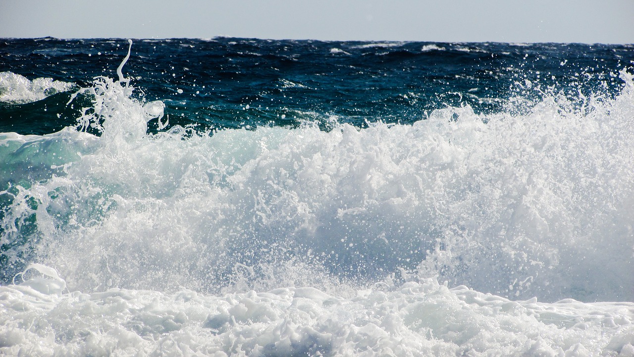 wave smashing sea free photo