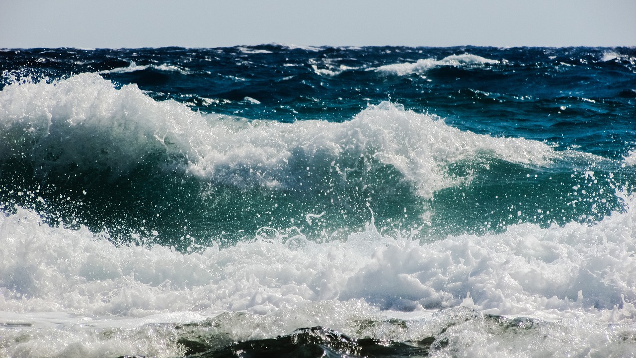 wave smashing sea free photo