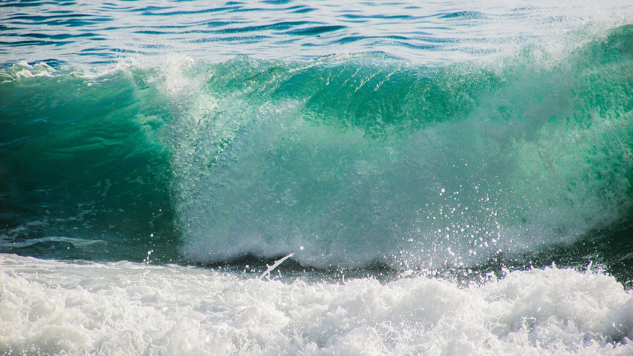 wave smashing sea free photo