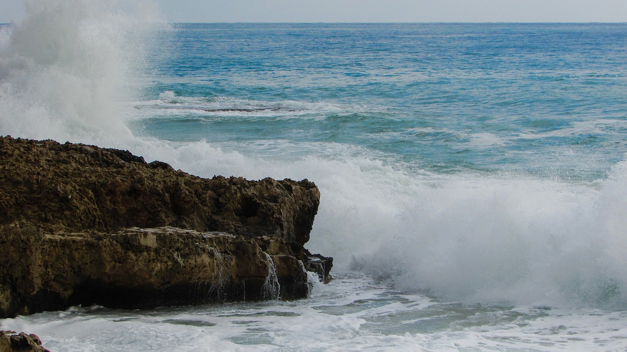 wave smashing sea free photo