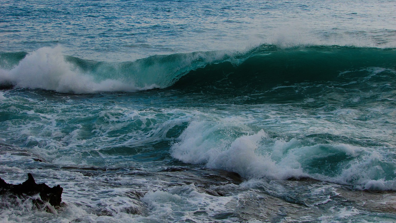 wave smashing sea free photo