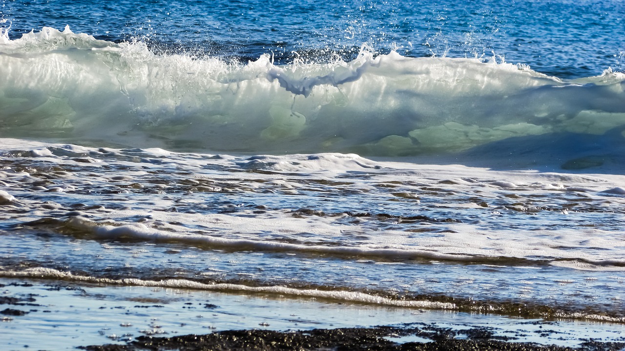 wave smashing sea free photo