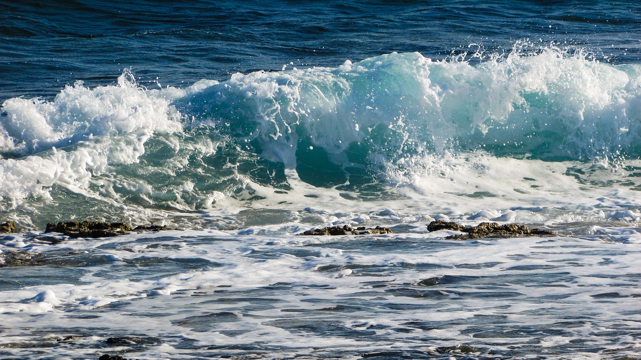 wave smashing sea free photo