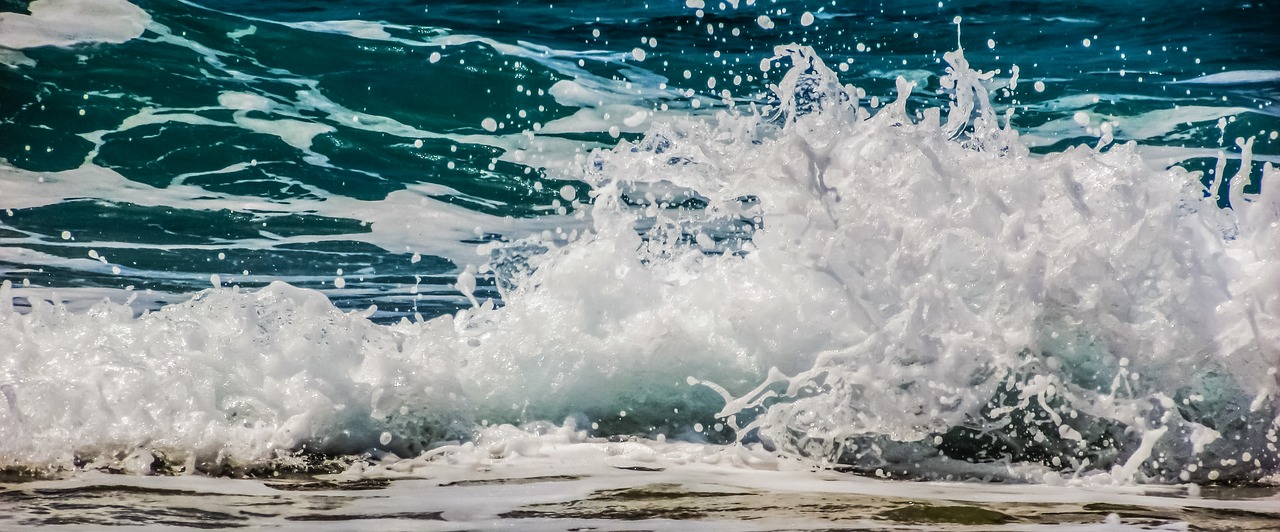 wave smashing drops free photo