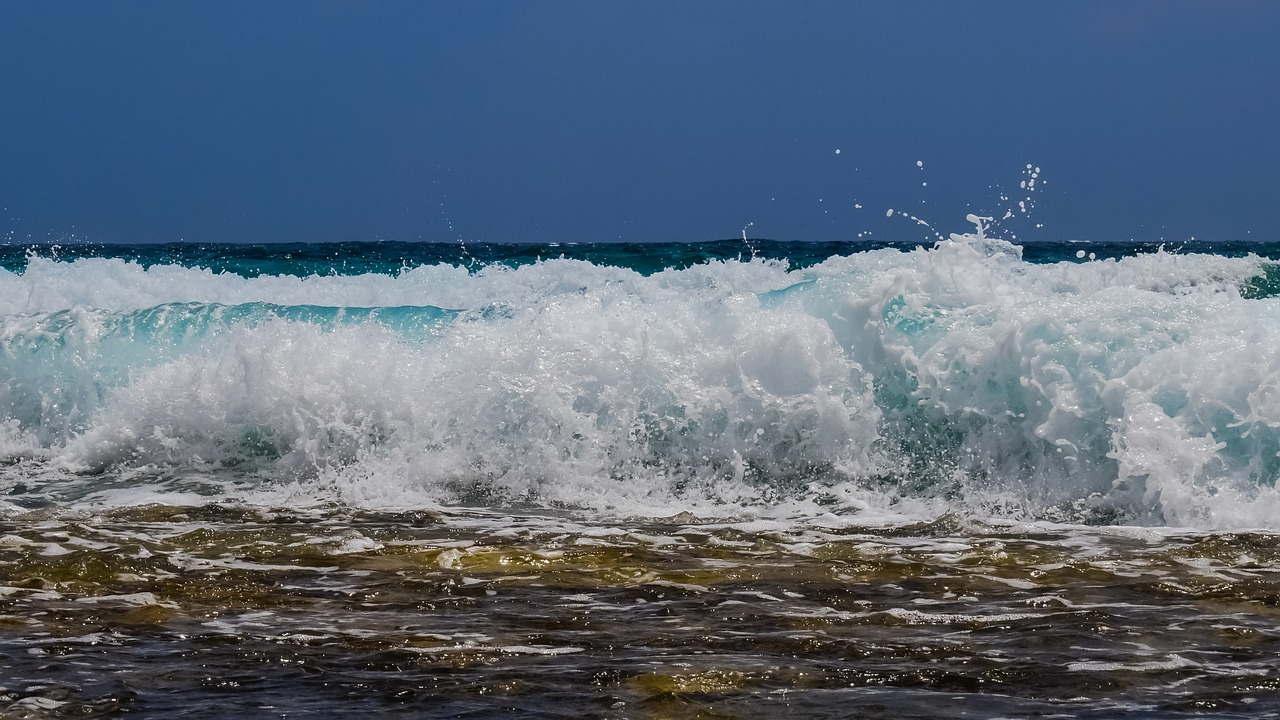 wave smashing water free photo