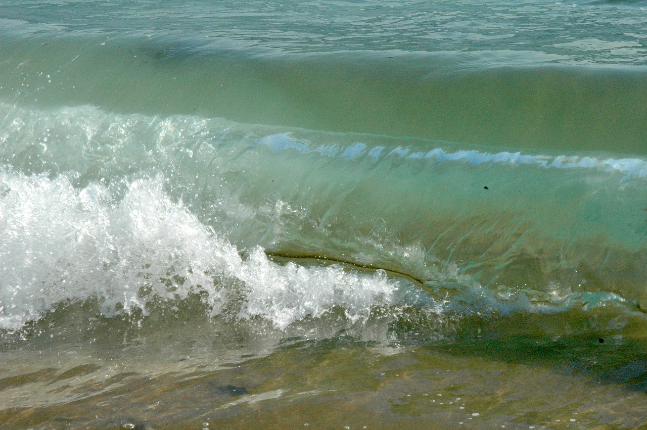wave sea transparency free photo
