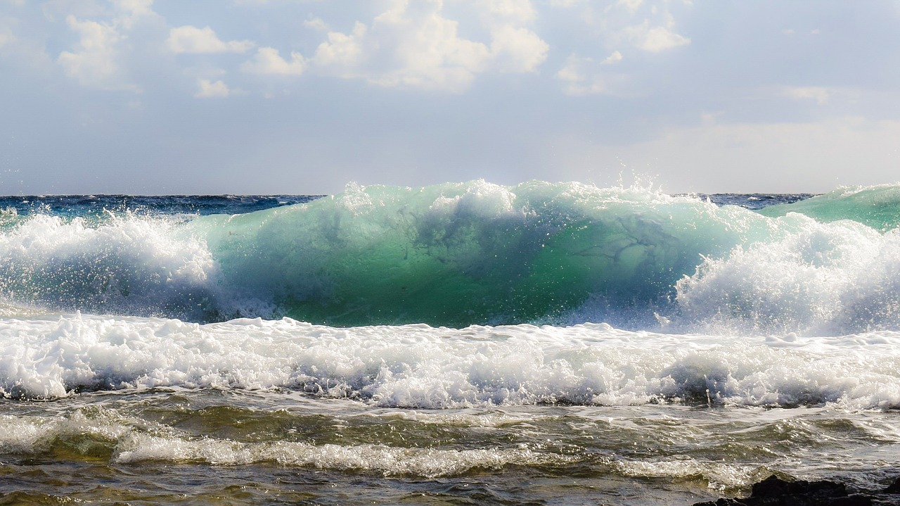 wave crushing sea free photo
