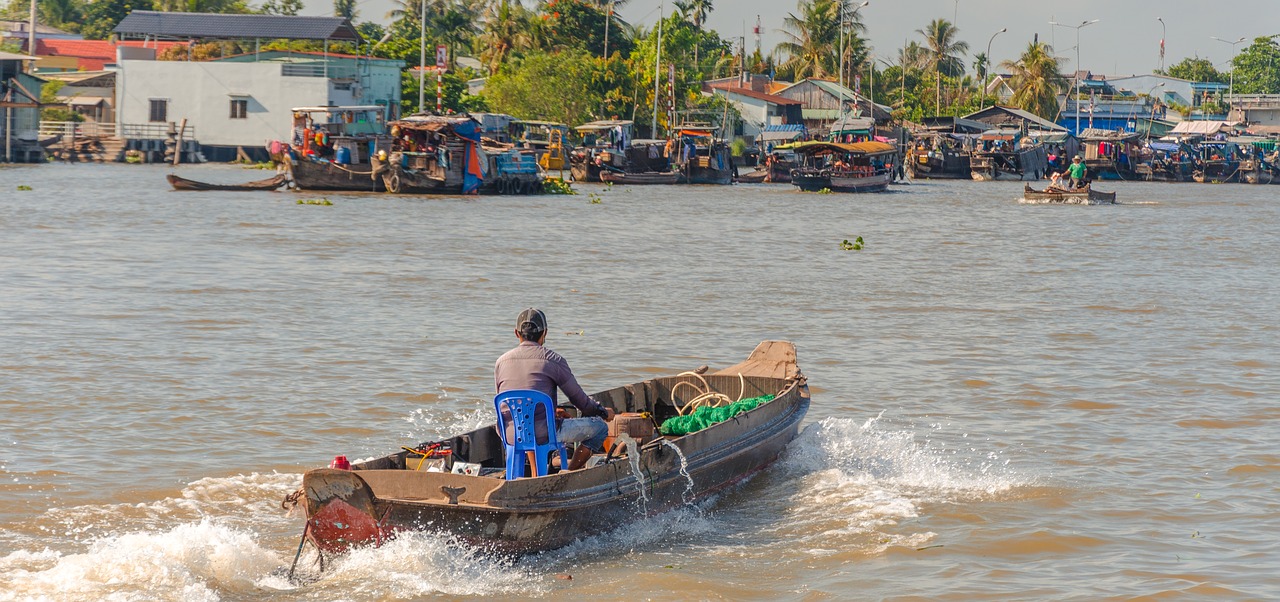 wave  vietnam  floating market free photo