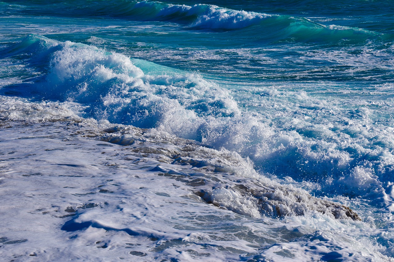 waves smashing spectacular free photo