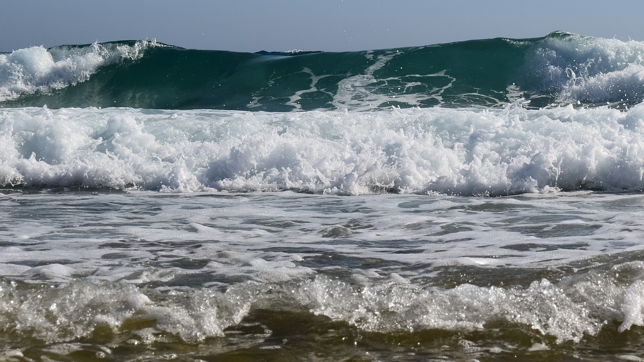 waves smashing foam free photo