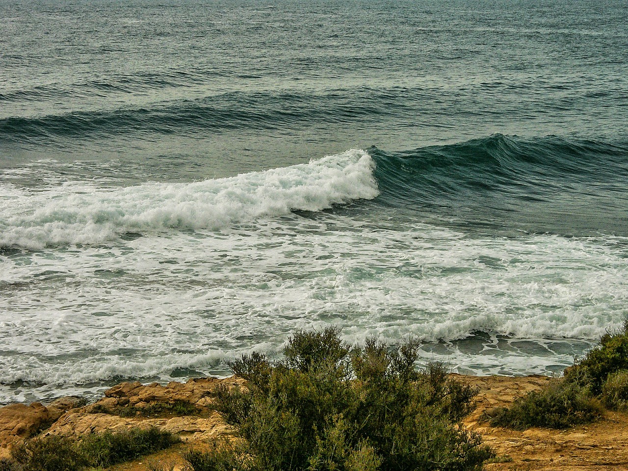 waves alicante after orchards free photo