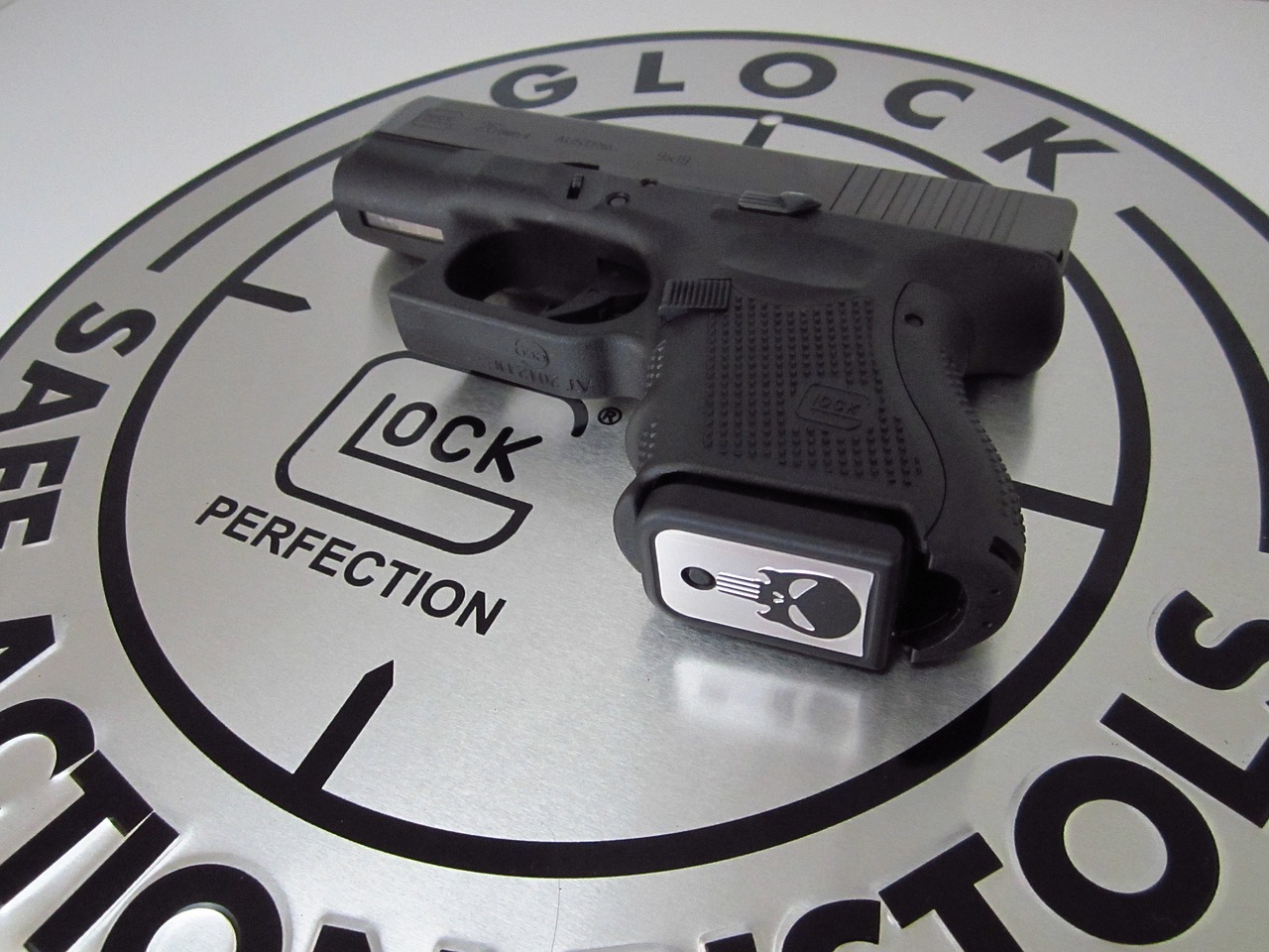 weapon pistol glock free photo