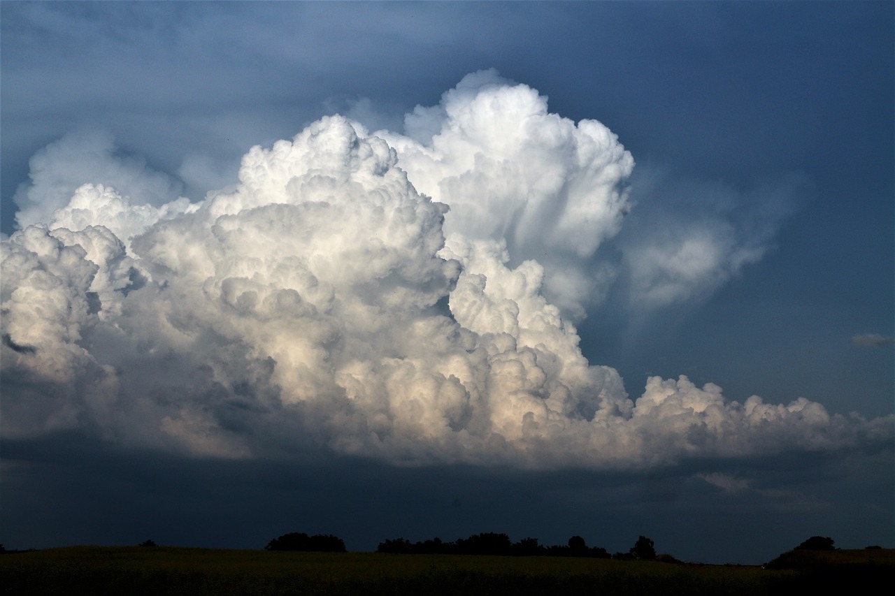 weather  cloud  cumulonimbus free photo