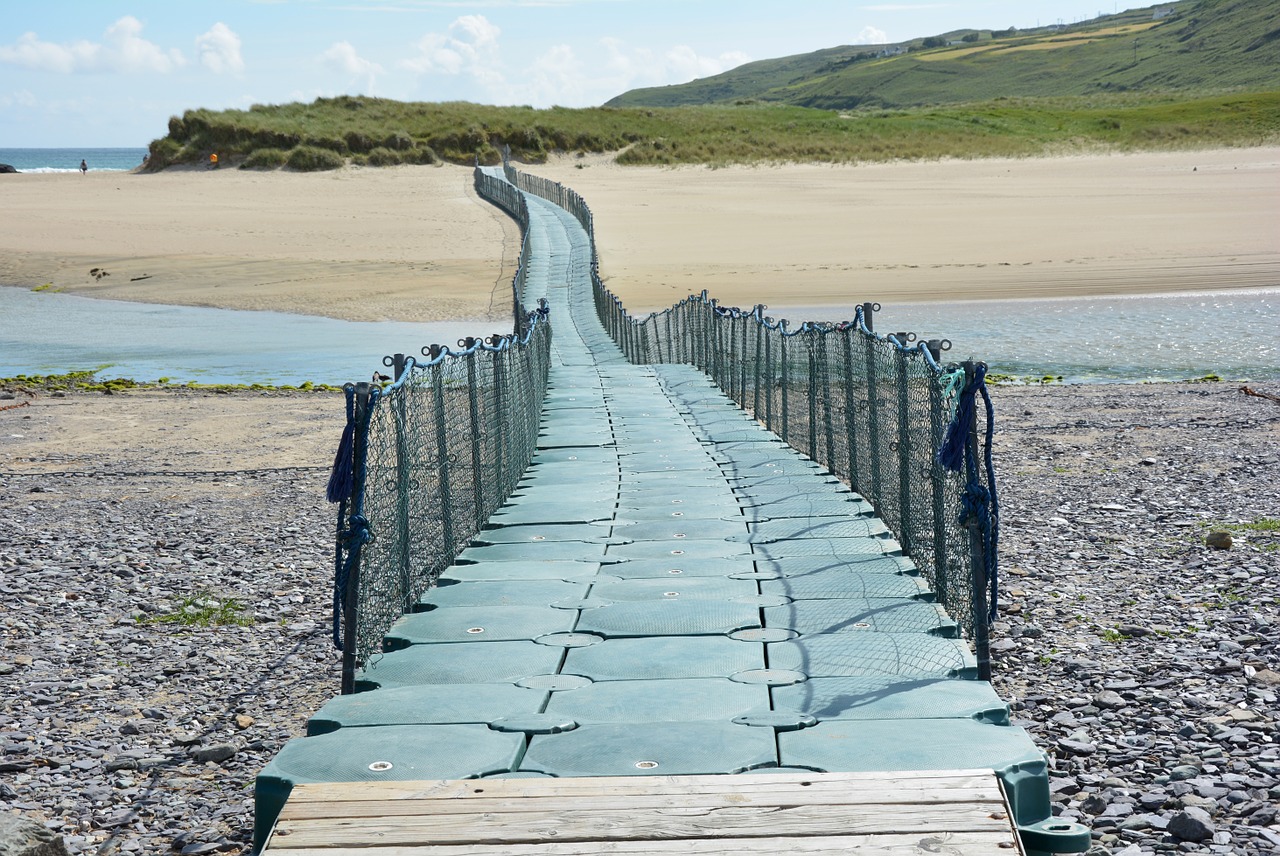 web floating jetty ireland free photo