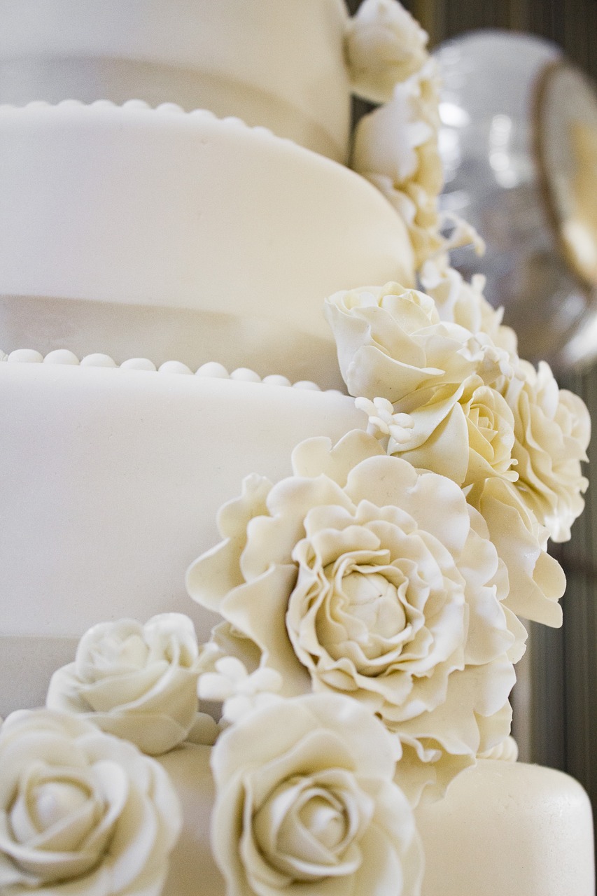 wedding cake roses free photo