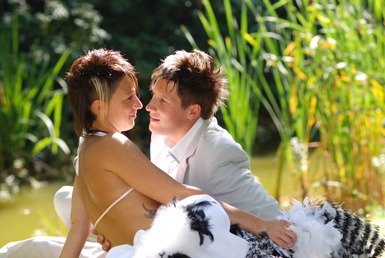 wedding couple in love free photo