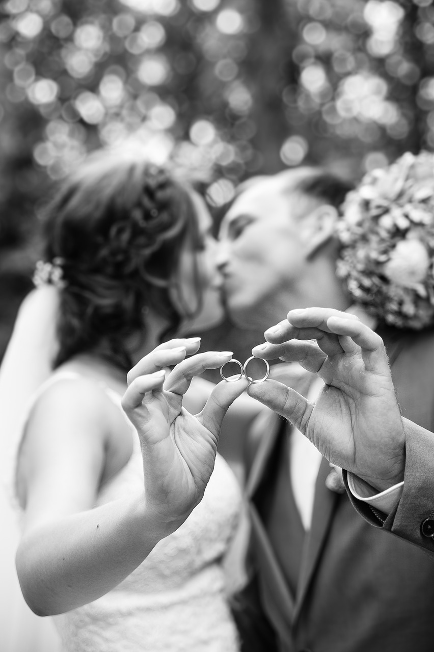 wedding kiss hands free photo
