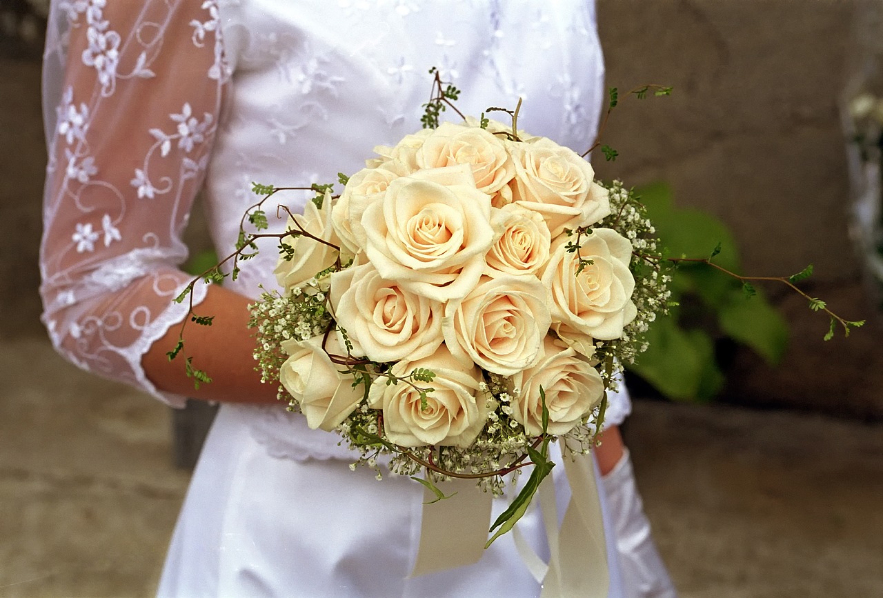 wedding  bride  bouquet free photo