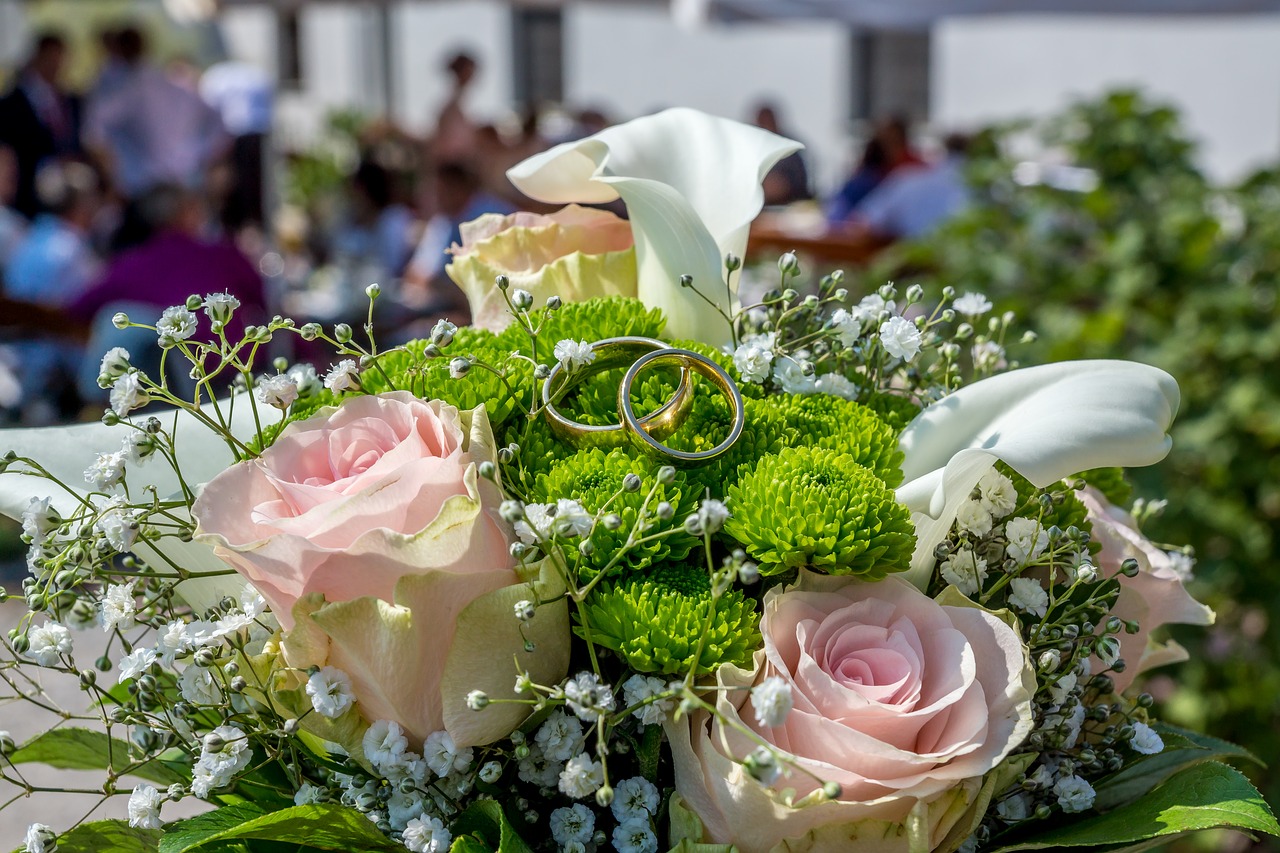 wedding  rings  bridal bouquet free photo