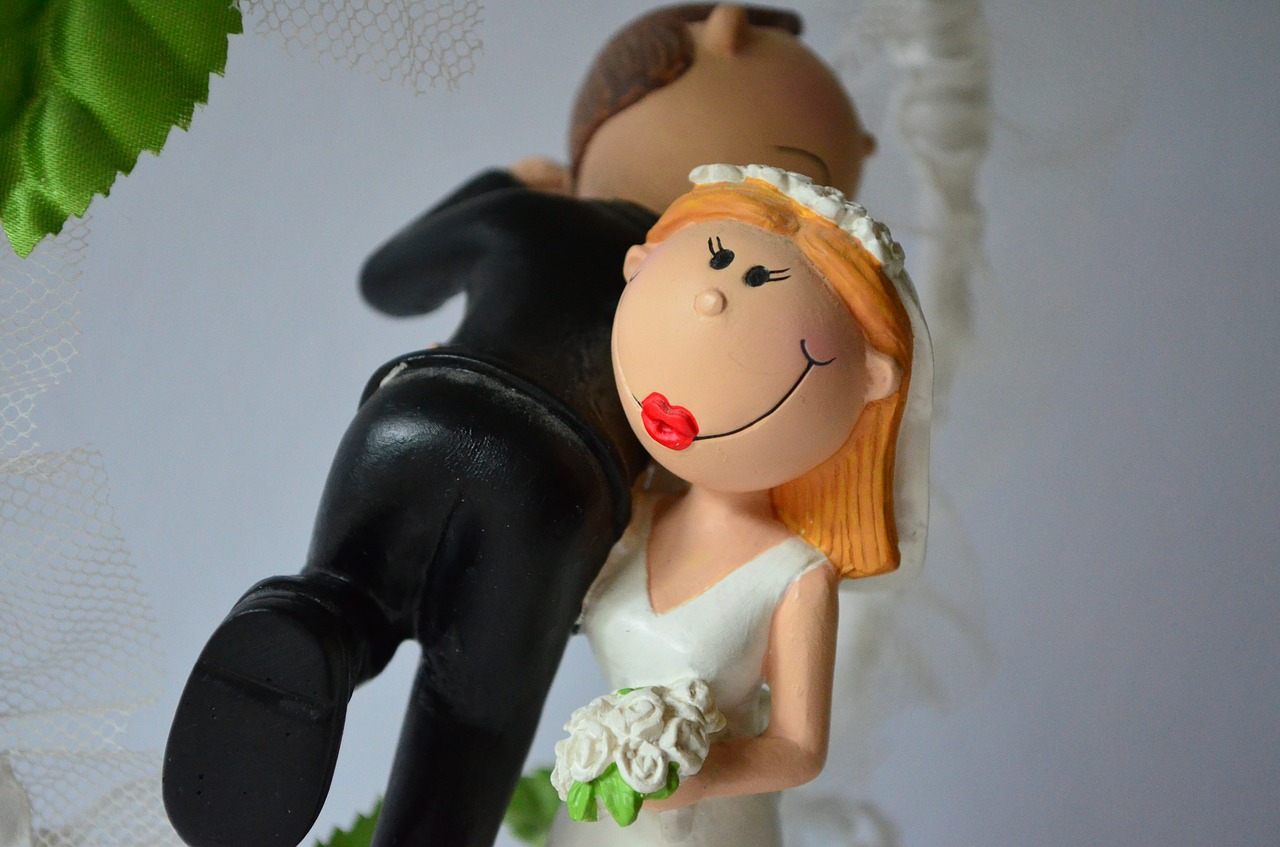 wedding bride and groom figures free photo