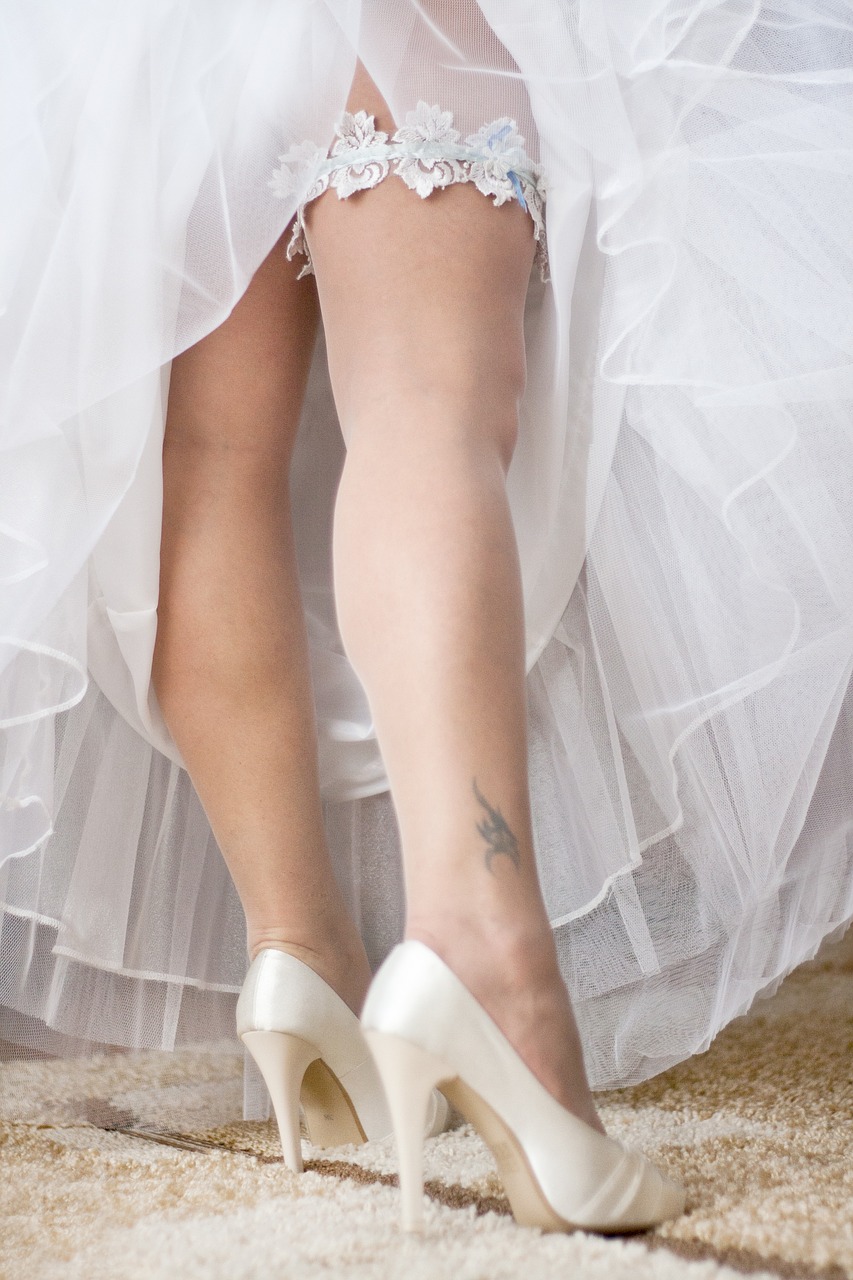 wedding garter legs free photo