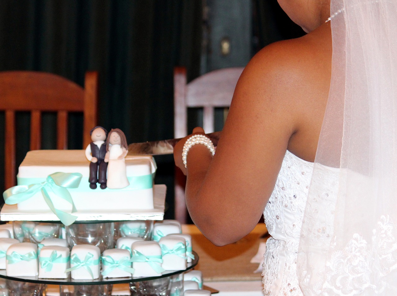 wedding cake bride cutting of free photo