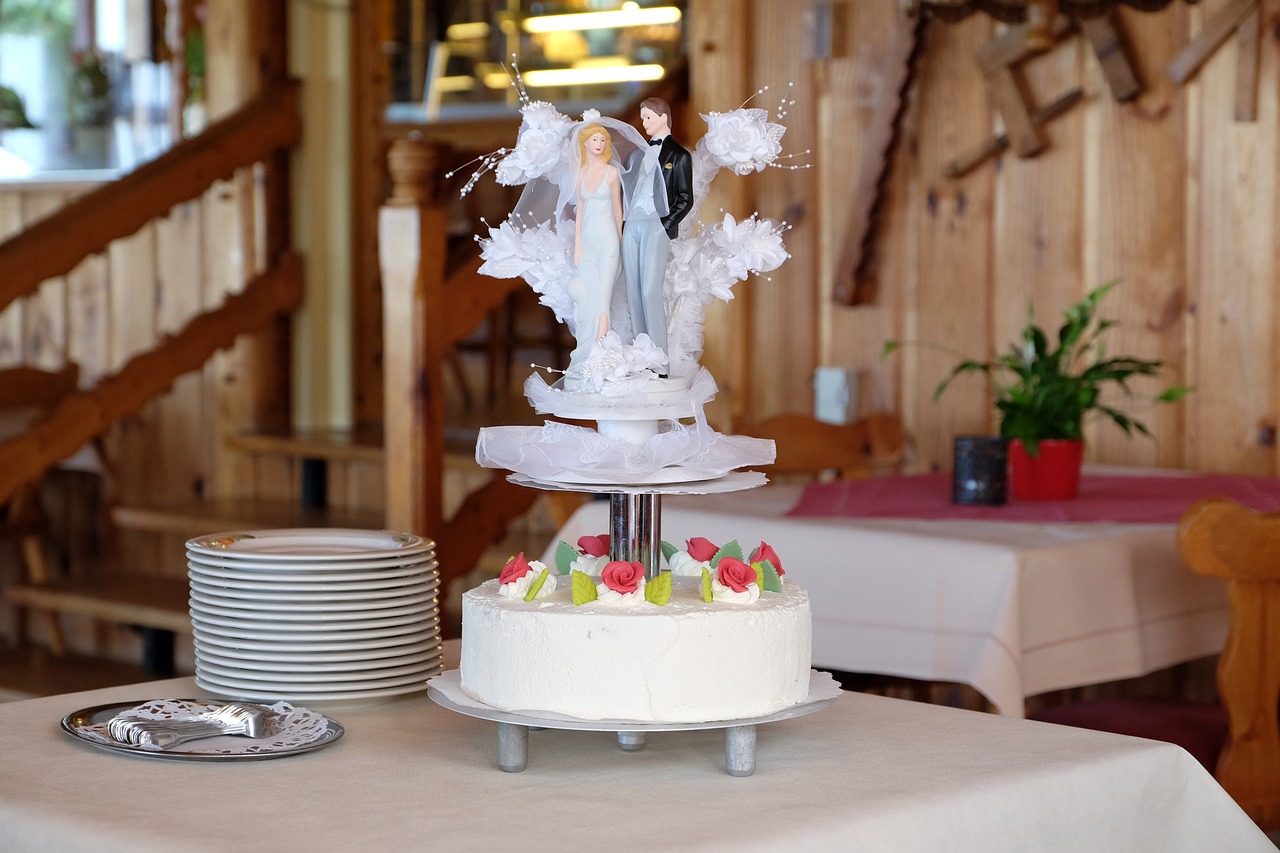 wedding cake bride and groom pair free photo