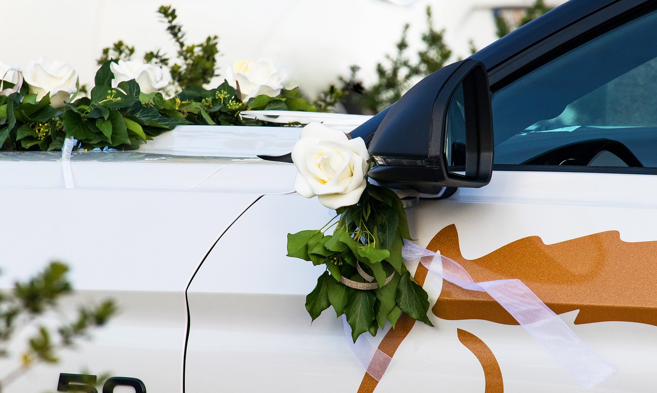 wedding car  auto  floral decorations free photo