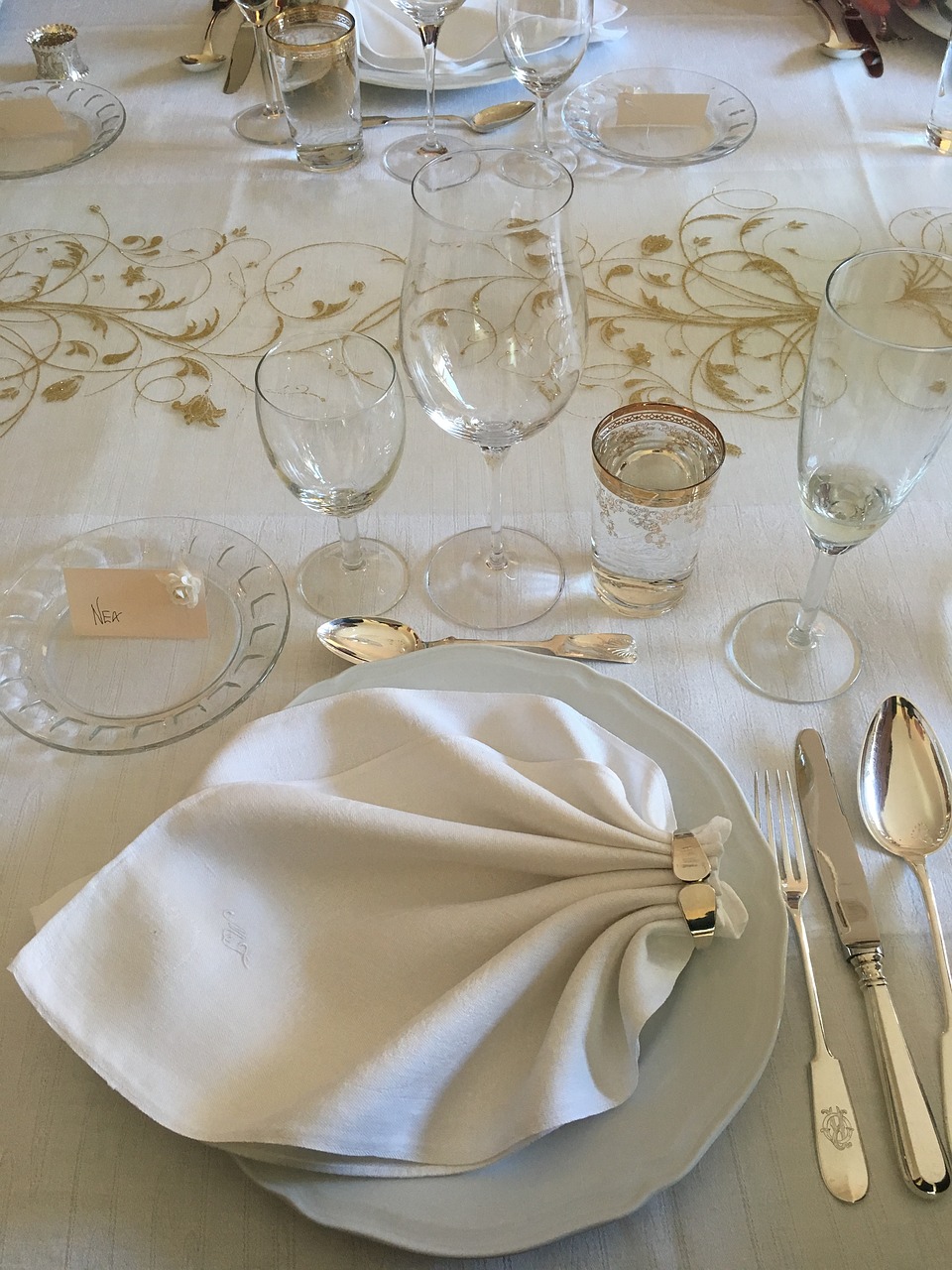 wedding reception dinner table setting free photo