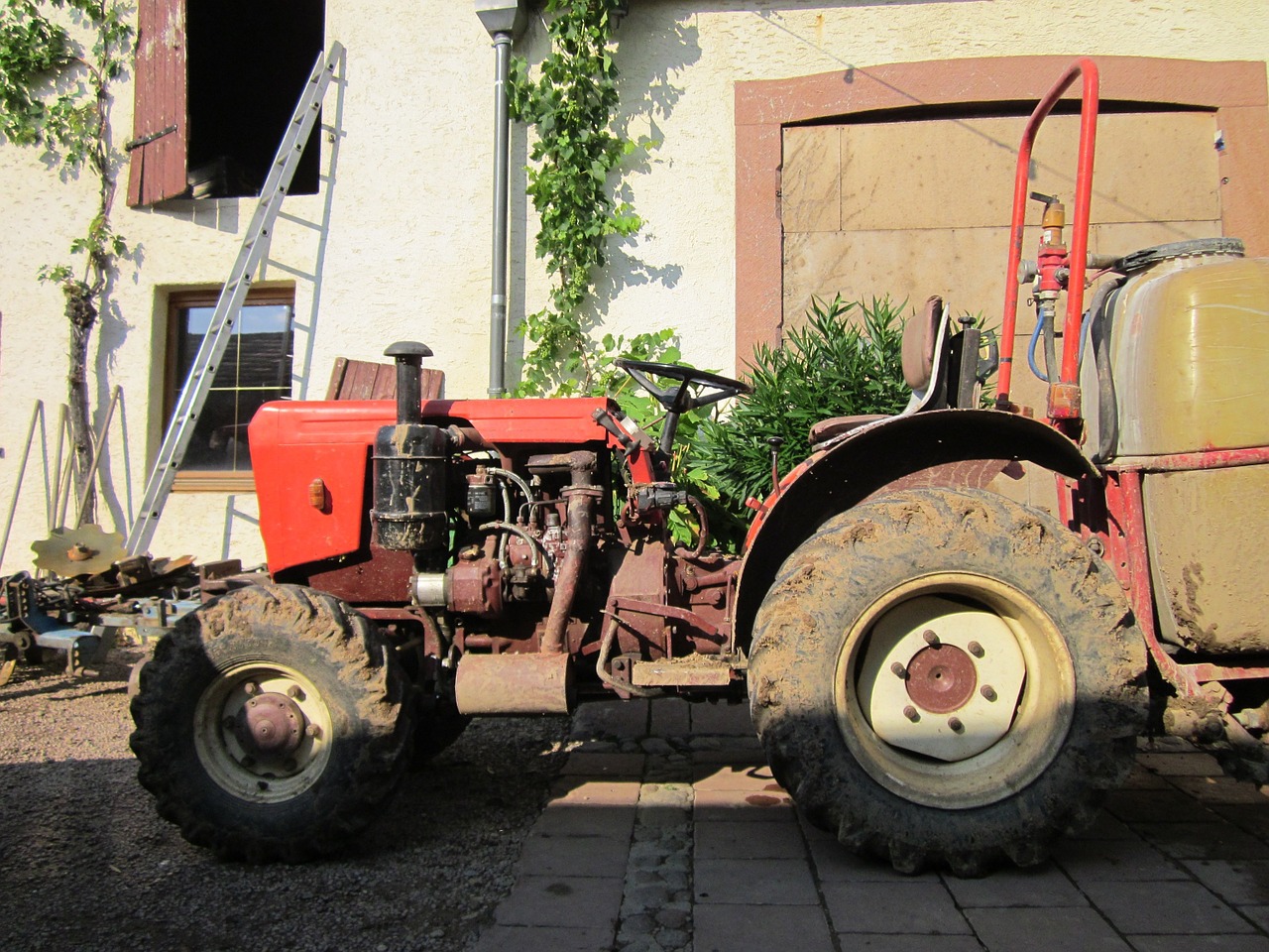 weingut eser oestrich-winkel tractor free photo