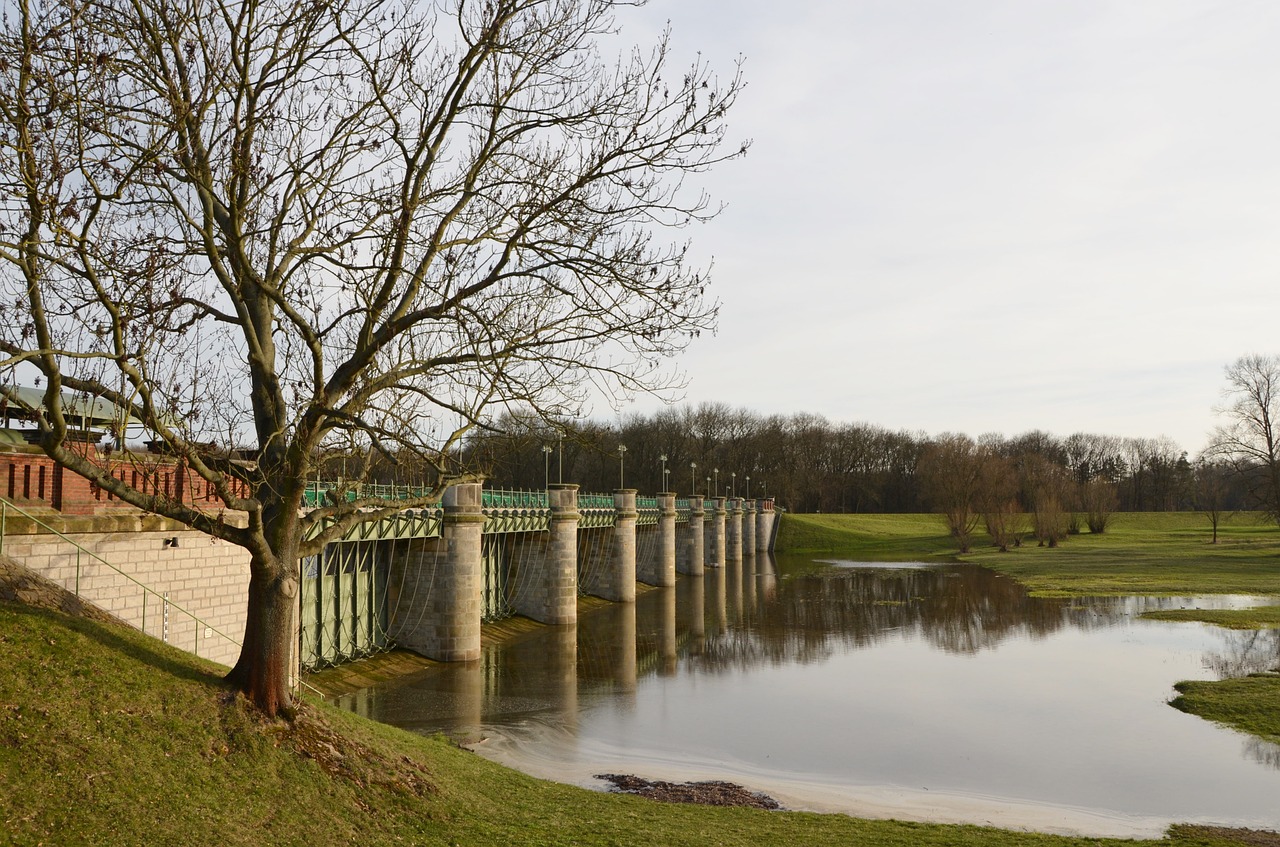 weir flood protection pretzien free photo