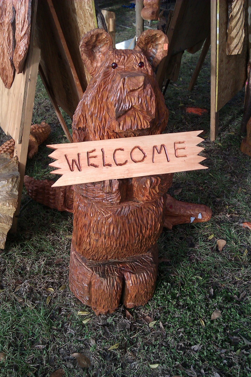 welcome chainsaw bear carving free photo