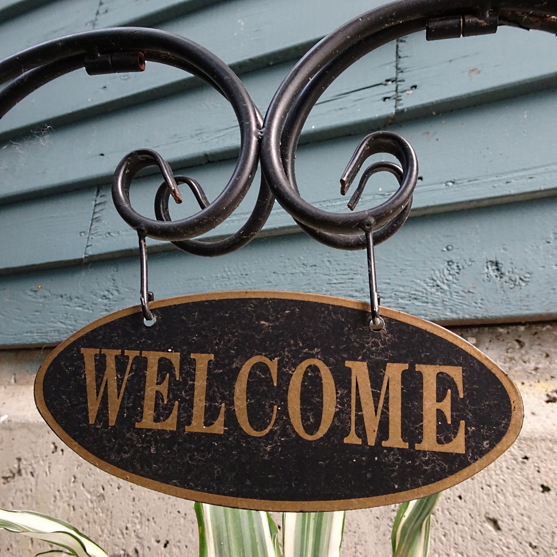 welcome sign closeup free photo