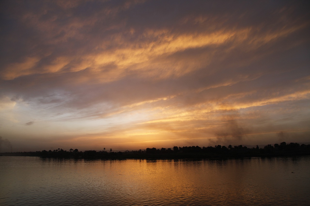 west  sunset on the nile  luxor free photo