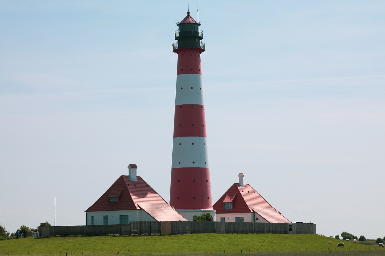 westerhever  lighthouse  north sea free photo