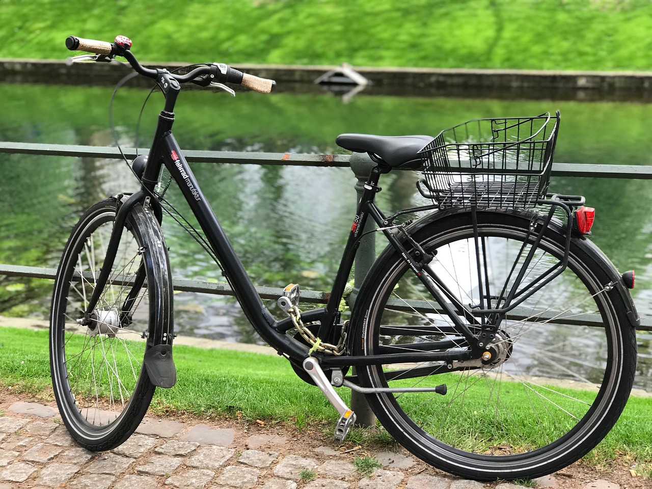 wheel  bike  transport system free photo