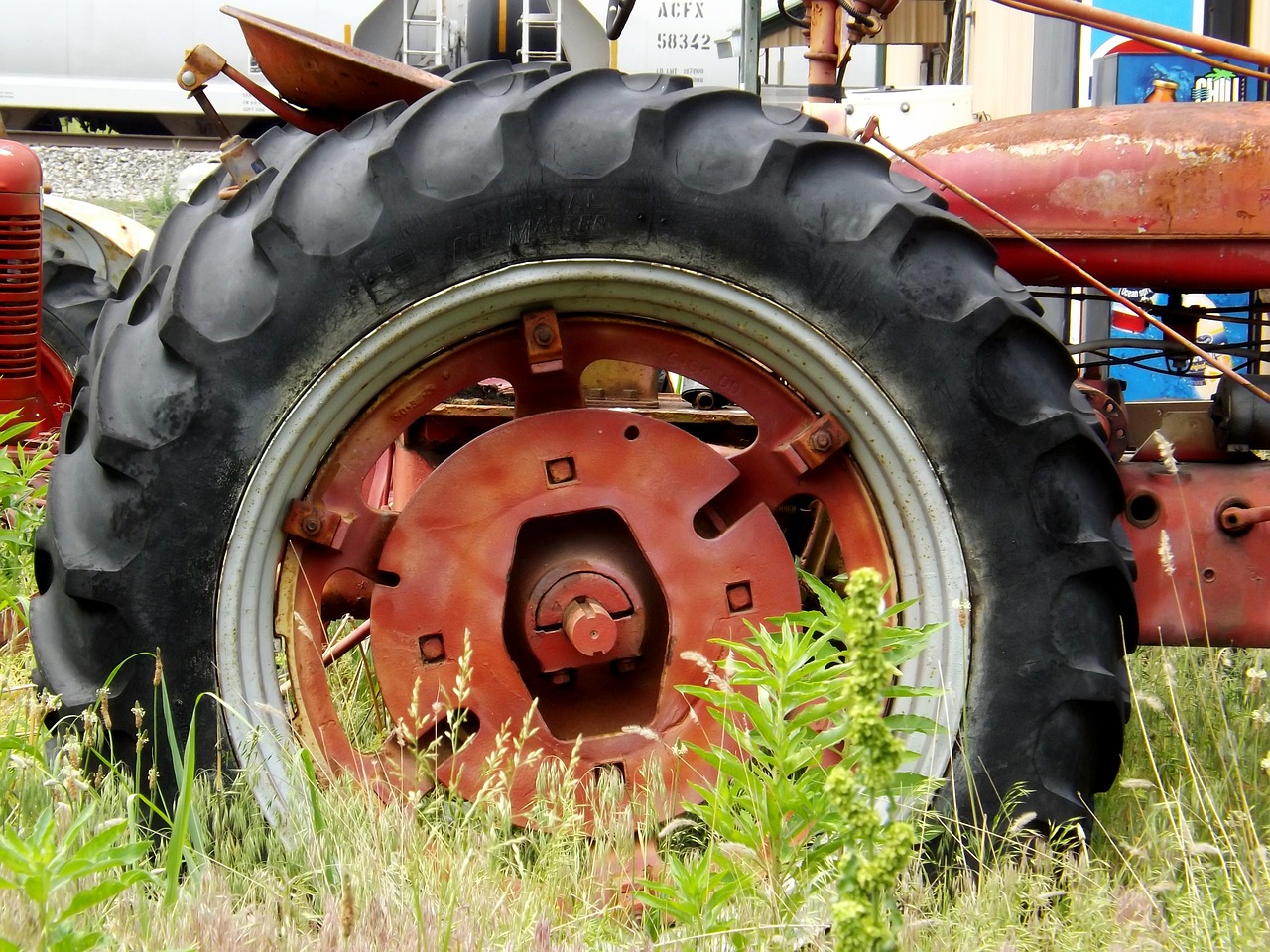 wheel tractor vehicle free photo