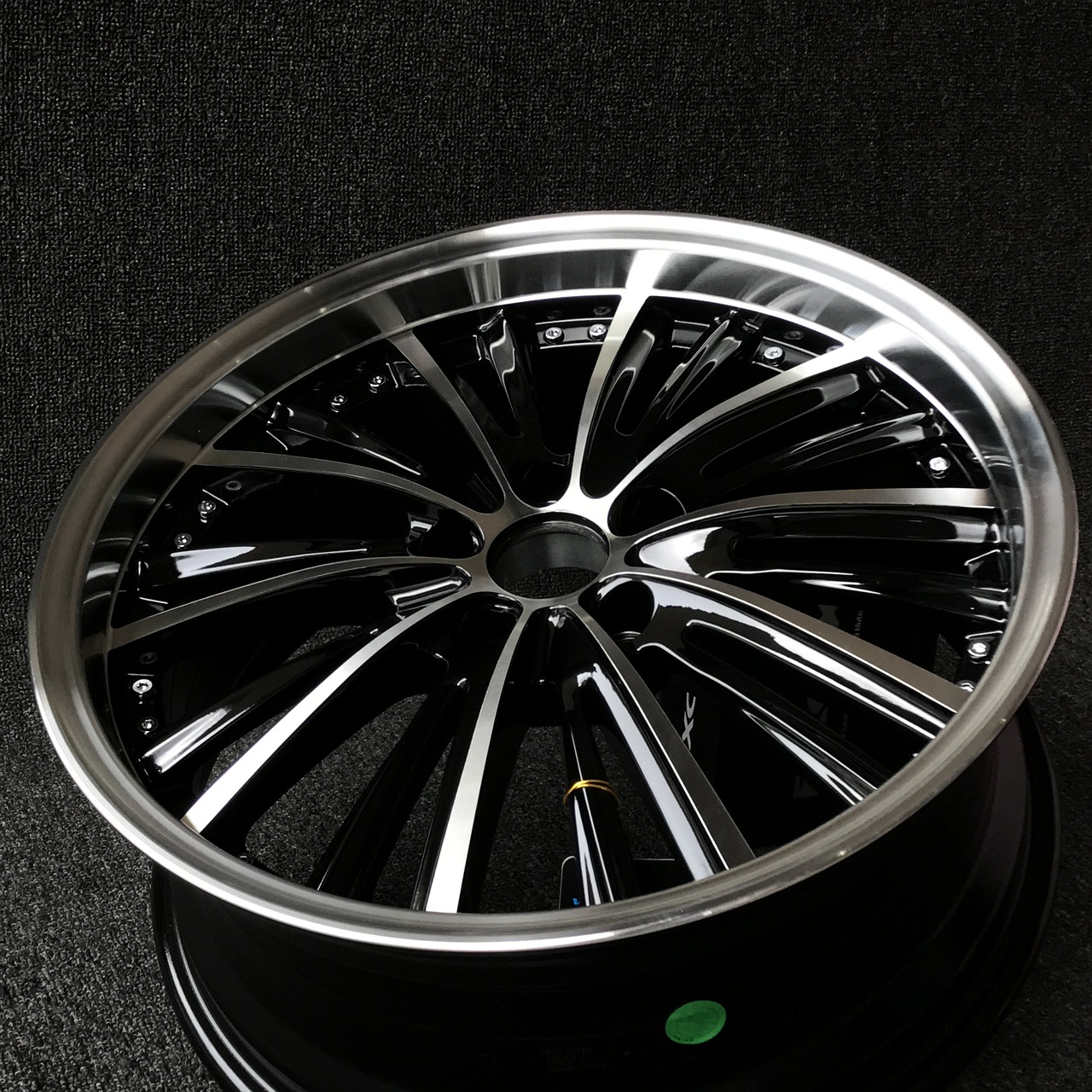 wheel hub  car wheels  alloy wheels free photo
