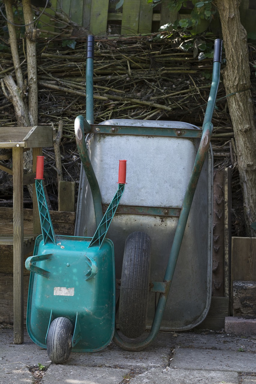 wheelbarrow work transport free photo