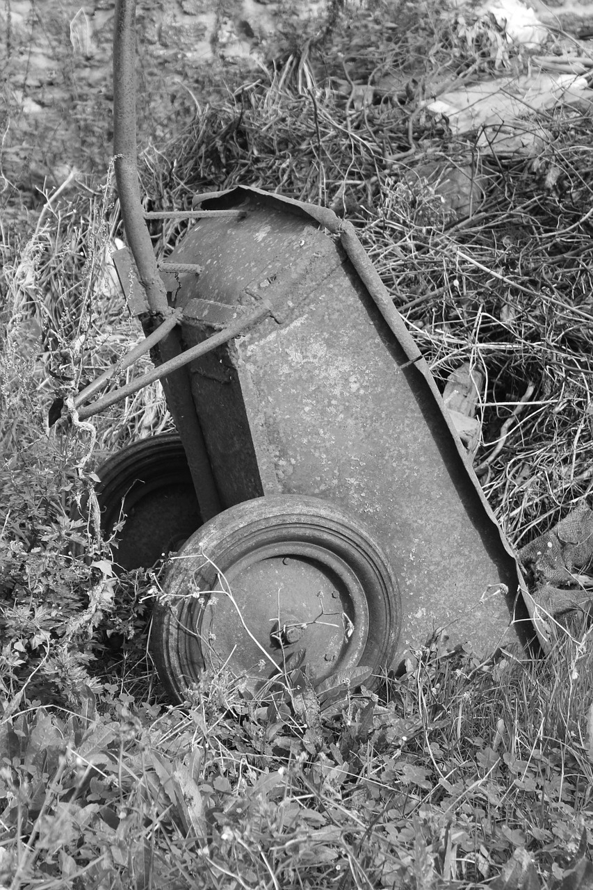 wheelbarrow work garden free photo